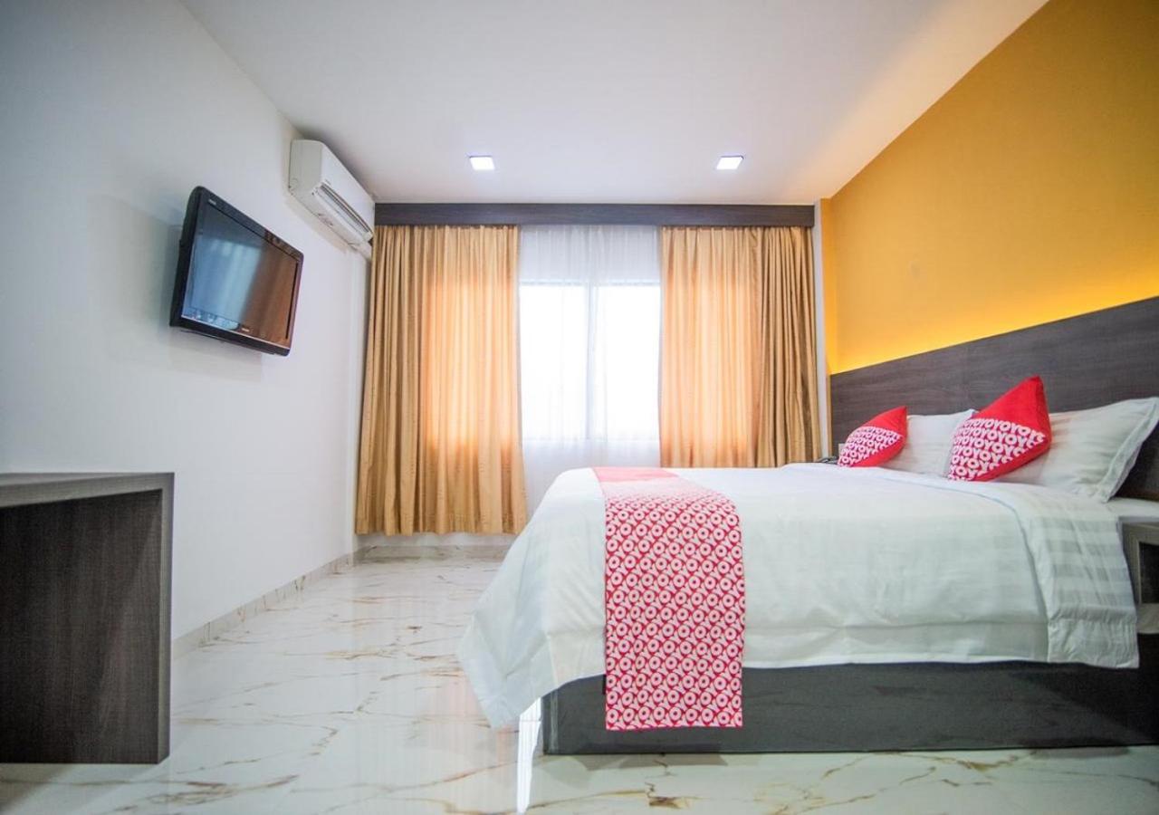 Halim Hotel Tanjung Pinang Εξωτερικό φωτογραφία
