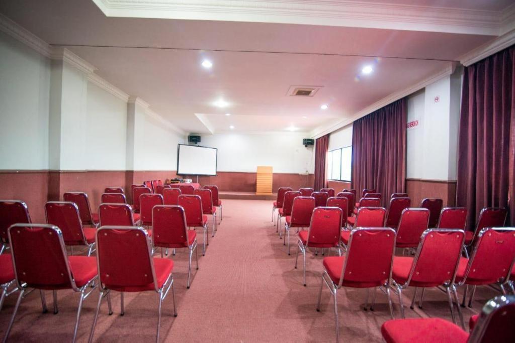 Halim Hotel Tanjung Pinang Εξωτερικό φωτογραφία