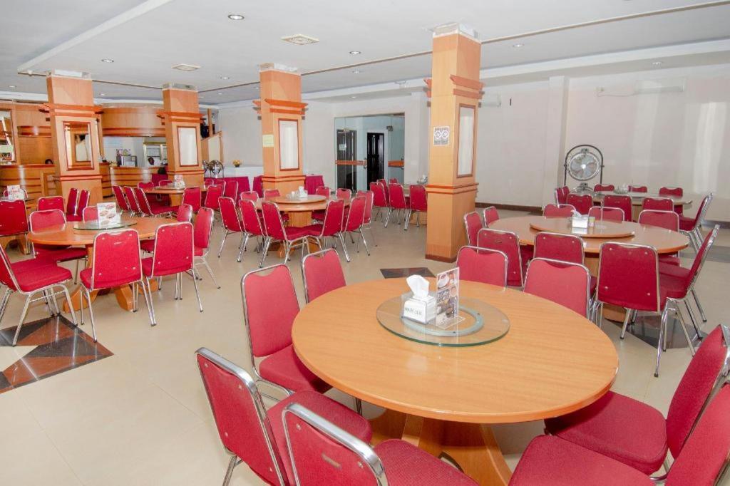 Halim Hotel Tanjung Pinang Εξωτερικό φωτογραφία